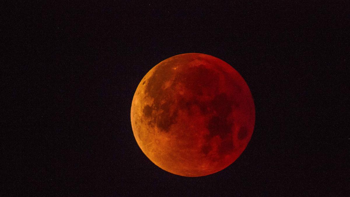 księżyć zaćmienie krwawy księżyc Super Blue Blood Moon over San Diego