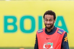 Prawnicy zrezygnowali z pomocy kobiecie, która oskarżyła Neymara o gwałt