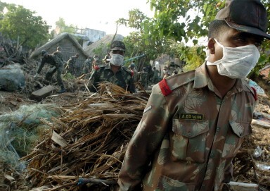 INDIA-ASIA-QUAKE-TSUNAMI-ARMY-CLEAR