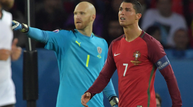 Ronaldo (vörösben) nem tudott gólt rúgni Almernek /Fotó: AFP