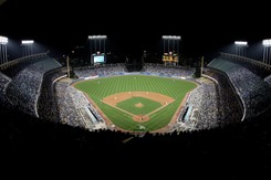 Koszulka pierwszego czarnoskórego Amerykanina w lidze MLB sprzedana za ponad 2 mln dolarów