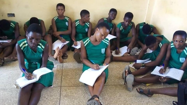Photos Lack Of Furniture Forces Ningo Shs Students To Sit On Bare
