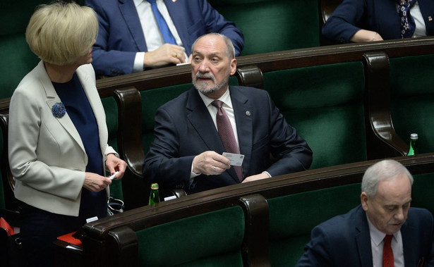 Macierewicz o kulisach dymisji ze stanowiska szefa MON: Dowiedziałem się w Pałacu...