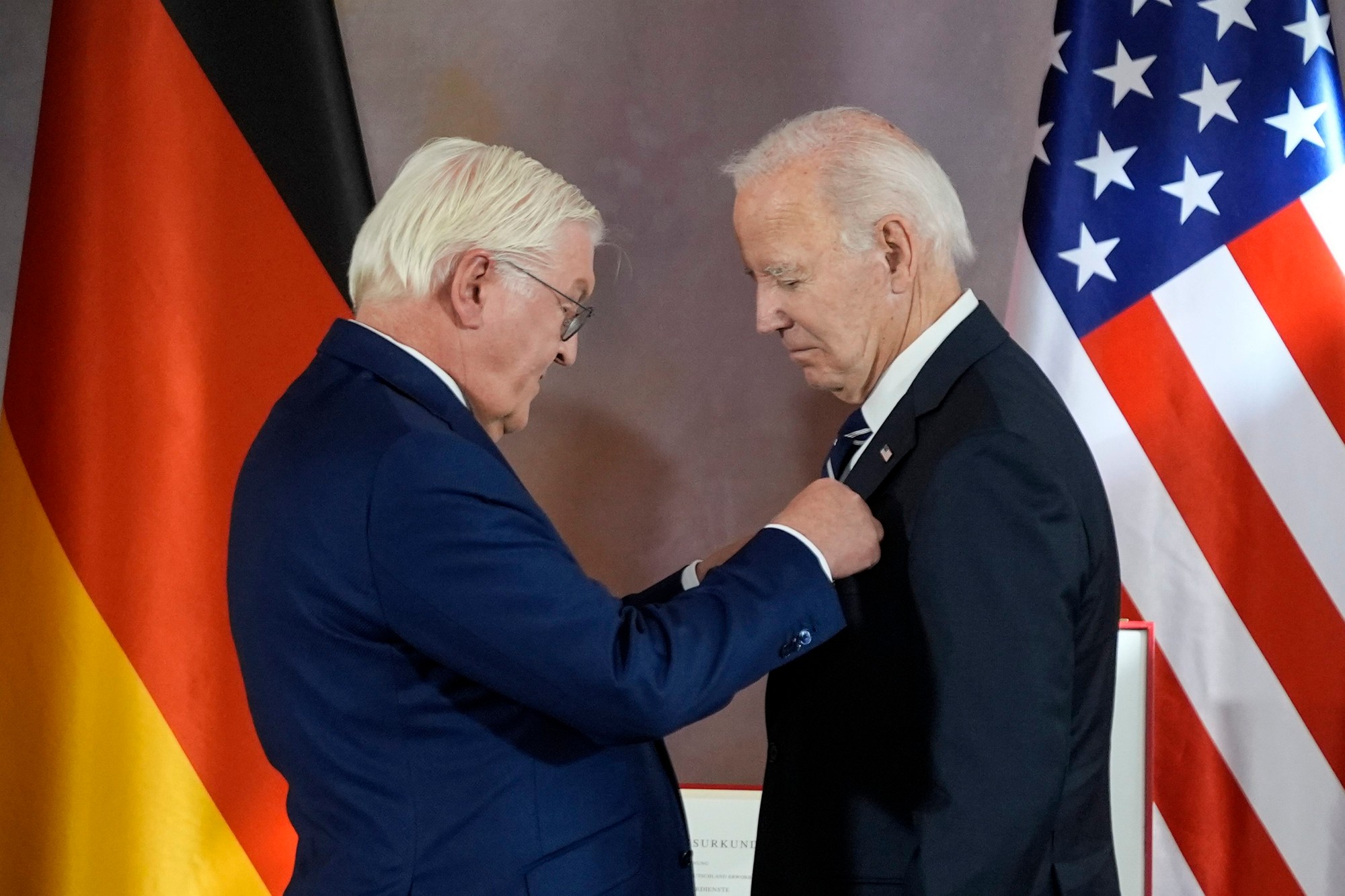 Steinmeier udelil Bidenovi najvyššie nemecké štátne vyznamenanie.
