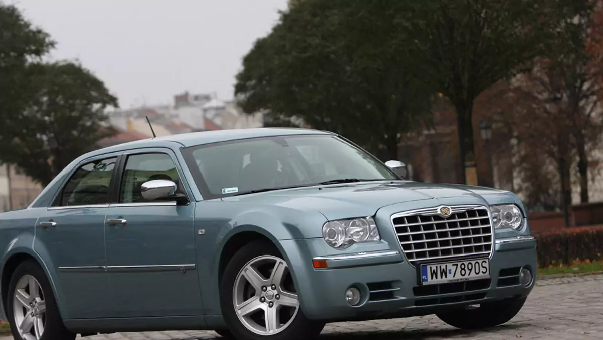 Używany Chrysler 300C: czy warto kupić amerykańską limuzynę?