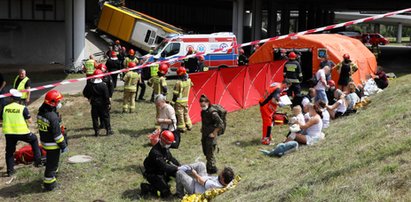 Autobus spadł z warszawskiego mostu. Co wiemy o ofiarach wypadku?