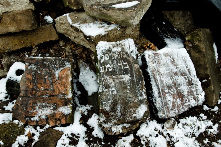 Fundacja 'From The Depths' prowadzi poszukiwania macew w całej Polsce