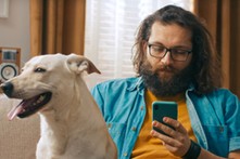 Właściciele psów i kotów obowiązkowo zapłacą podatek? Gminy ściągają od 30 do 178 zł za jednego psa