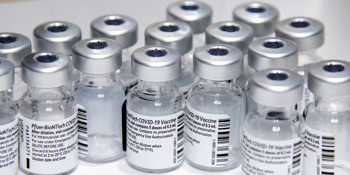Władze będą konfiskować szczepionki od koncernów?