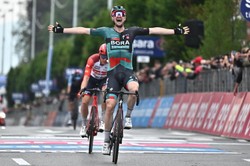 Nico Denz wygrał 12. etap Giro d'Italia, Geraint Thomas nadal liderem