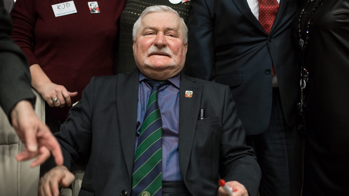 Lech Wałęsa nie wyklucza, że przyjedzie do Sejmu, aby wspomóc protestujących od miesiąca niepełnosprawnych i ich rodziców. "Obywatele mnie o to proszą" - napisał były prezydent na Twitterze.