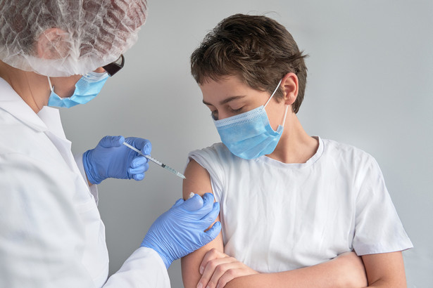 Od 1 lipca pacjenci mogą zaszczepić się drugą dawką w dowolnym punkcie szczepień, niezależnie od tego, w którym punkcie szczepień w Polsce przyjęli pierwszą dawkę.