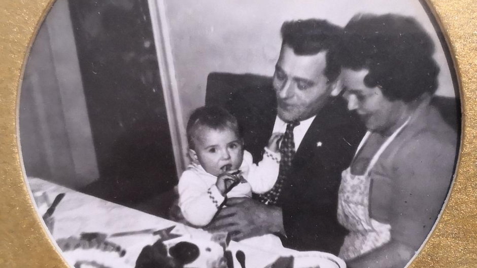 Autorka materiału z dziadkiem i babcią, pierwsze urodziny