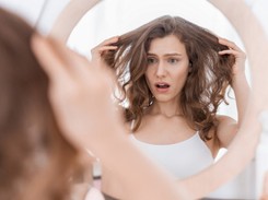 Eliksir zdrowia dla włosów zrobisz w domu. Zabieg u fryzjera kosztuje kilkaset zł