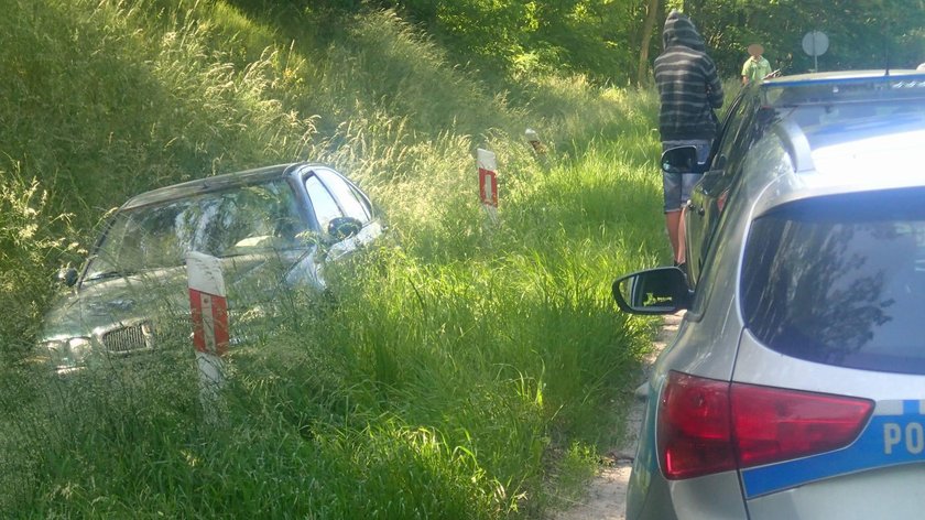 Policyjny pościg w Lubuskiem. Kradziony bus staranował osobówkę