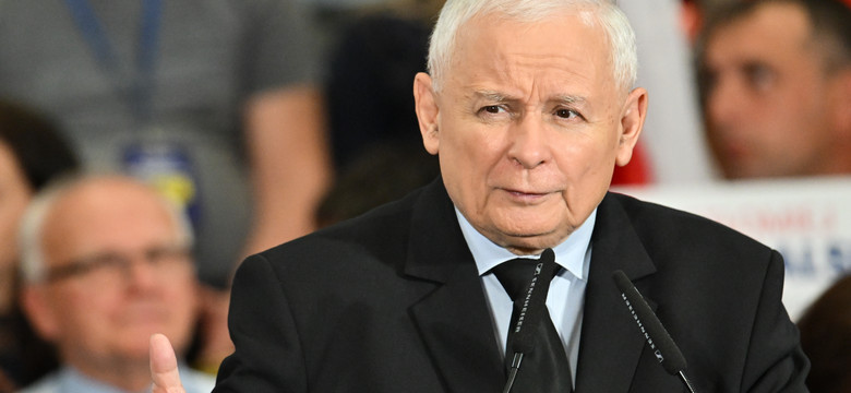 "Stan Wyjątkowy". Kaczyński coraz brutalniejszy. Tusk gra o milion. A Morawiecki atakuje sam siebie [PODCAST]