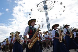 Wypadek kolejki górskiej pierwszego dnia Oktoberfestu. Są ranni