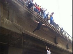 Najpierw w ruch poszły petardy, potem padły strzały