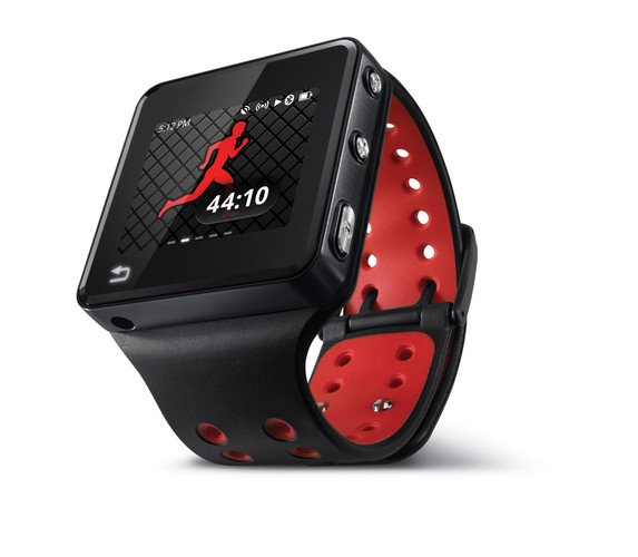 <b>Motorola MotoActv</b>
<br>
Kolejna propozycja dla miłośników biegania i innych rodzajów aktywności fizycznej. Oprócz standardowych funkcji zegarka sportowego, MotoActv posiadał również wbudowany moduł GPS oraz ciekawy tryb treningowy.
<br><br>
(fot. www.motorola.com)