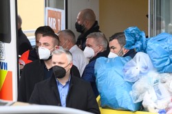 Prezydent Czech wyszedł ze szpitala tylko na moment. Okazało się, że ma koronawirusa