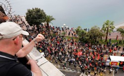 Ponad dwa miliony ludzi wyszły na ulice. Wrze we Francji