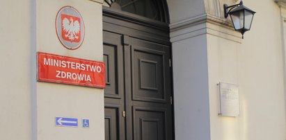 Media grzmią o nieprawidłowościach w resorcie zdrowia. Służby i prokuratura mają ważniejsze sprawy