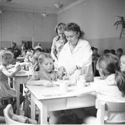 Sentymentalny QUIZ o jedzeniu w PRL w wakacje. Zgadną tylko ci, którzy próbowali