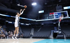 Victor Wembanyama w ostatnich miesiącach… urósł o ponad pół cala. Ma już 223 cm