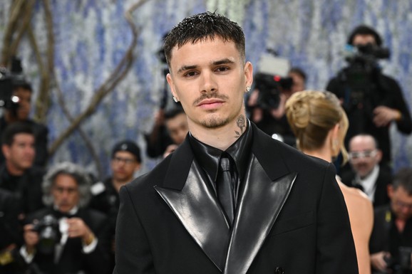 Romeo Bekam debituje u romantično-sportskoj drami: Rame uz rame sa francuskim zvezdama poput Katrin Denev