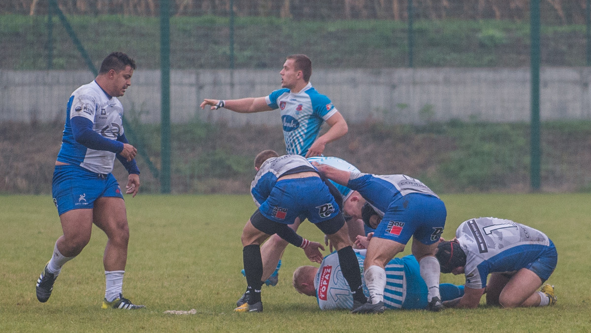 Spore zamieszanie towarzyszyło organizacji meczu o utrzymanie w Ekstralidze rugby pomiędzy Juvenią Kraków a drużyną Blachy Pruszyński Budowlani Łódź. Początkowo Polski Związek Rugby uznał, że spotkanie powinno odbyć się w Łodzi, jednak po odwołaniu Juvenii decyzję zmieniono i mecz zostanie rozegrany w Krakowie.