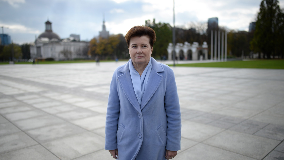 Prezydent Warszawy zapowiedziała, że nie zrezygnuje ze stanowiska. - Mam się unieść honorem i oddać bez walki Warszawę w ręce PiS? Moim obowiązkiem jest wyjaśnienie spraw reprywatyzacyjnych - powiedziała Konradowi Sadurskiemu w wywiadzie dla "Dziennika Gazety Prawnej".