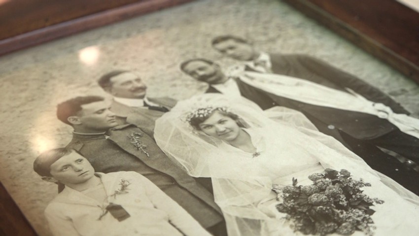 Slika sa venčanja, zajedno sa deverom i kumom