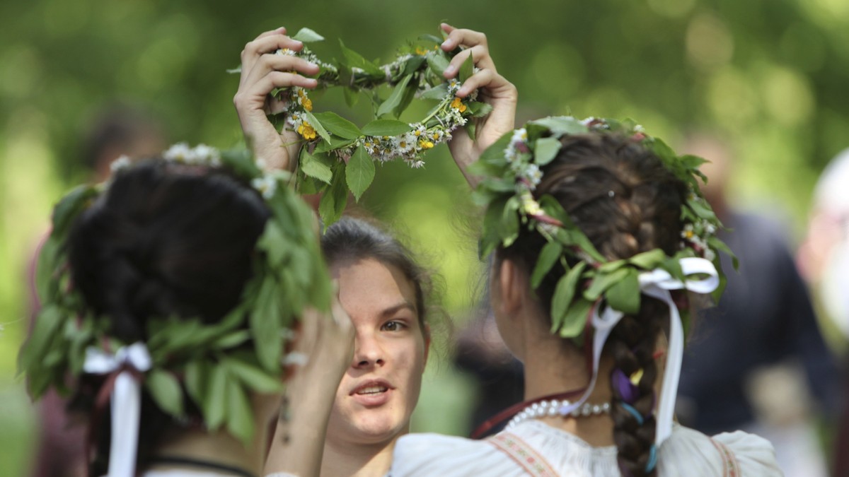 Cveti su praznik bogat običajima: Za sreću u ljubavi devojke bi ovo obavezno trebalo da urade