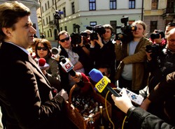 Palikot bezkarny, choć pił do prezydenta