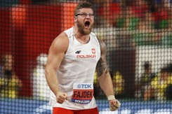 Paweł Fajdek: Może jestem taki, a nie inny, bo boli mnie głowa