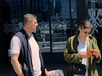 Nadica Ademov na aerodromu