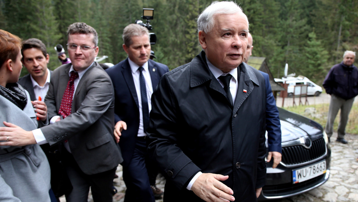 Prezes PiS Jarosław Kaczyński powiedział w Nowym Targu, że stolica Podhala musi być połączona dwupasmówką z resztą kraju. Skrytykował rząd za niezrealizowanie tej inwestycji.