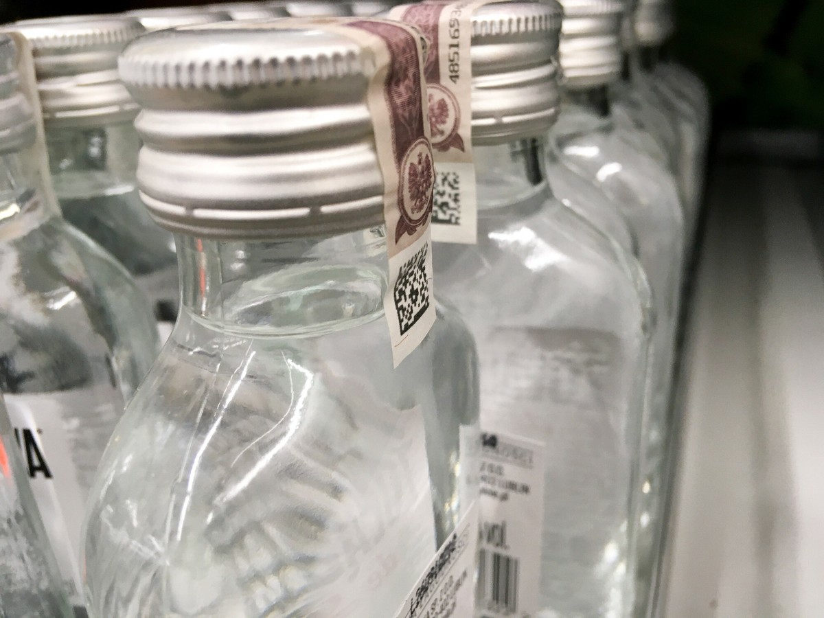 Alkohol i papierosy powinny być jeszcze droższe? Oto zdanie Polaków [SONDAŻ]