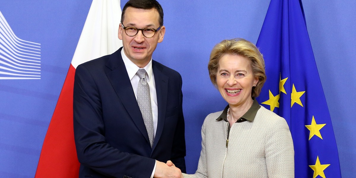 Premier Mateusz Morawiecki i szefowa KE Ursula von der Leyen (zdjęcie ilustracyjne).