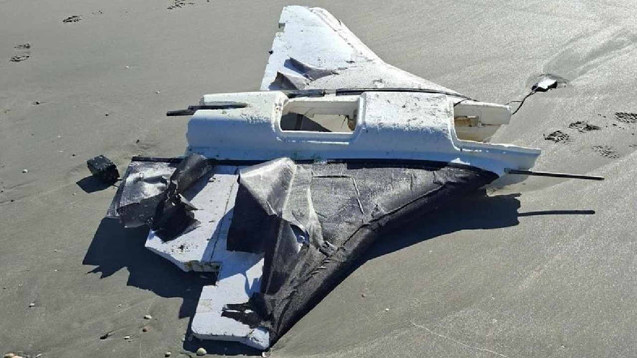 Fragmente de dronă, găsite și neutralizate de militarii români pe plaja de la Capu Midia