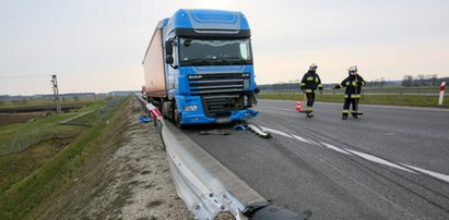 Tragiczny wypadek z udziałem dwóch ciężarówek. Nie żyje 36-latek