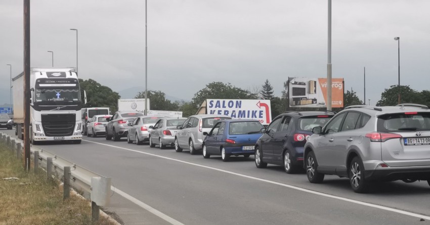 Grom udario u stub dalekovoda u Požegi