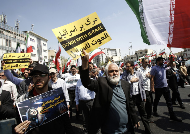 Antyizraelskie demonstracje w Teheranie po ataku Izraela na Iran