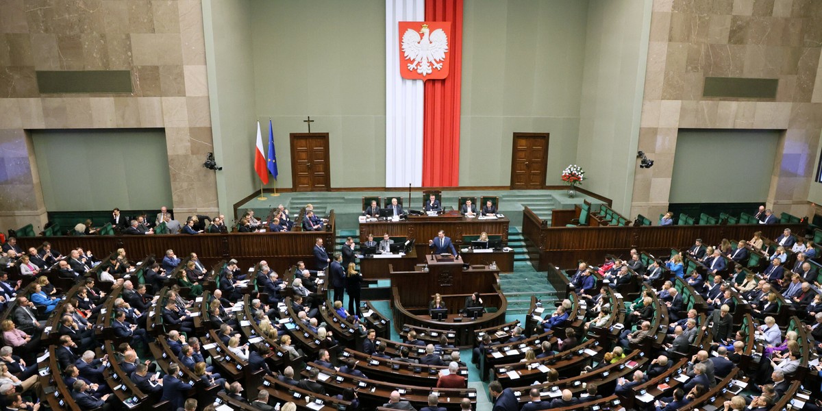 Posłowie mają się spotkań niebawem na zamkniętym posiedzeniu Sejmu.