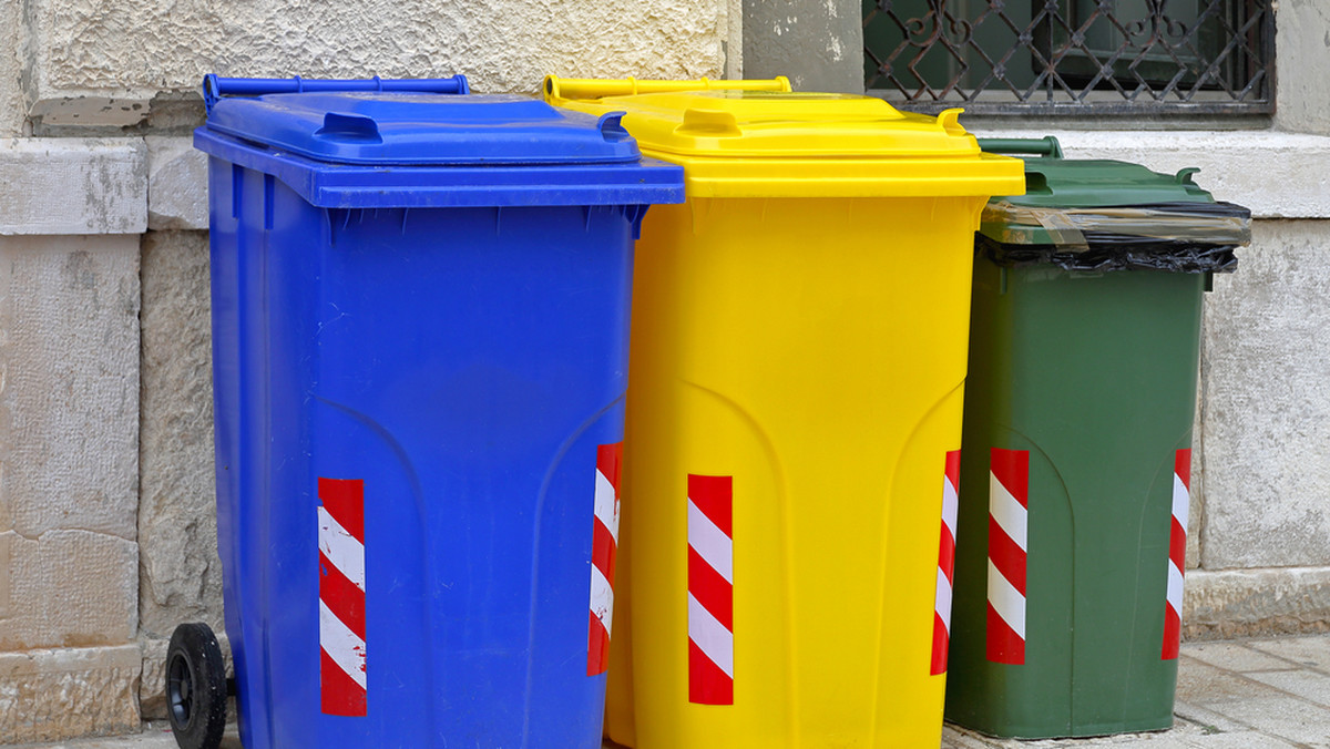 Od wczoraj w Olsztynie obowiązują dwukrotnie wyższe niż dotąd stawki za wywóz odpadów. Opłata za śmieci segregowane wynosi 18 zł, a za niesegregowane - 36 zł.
