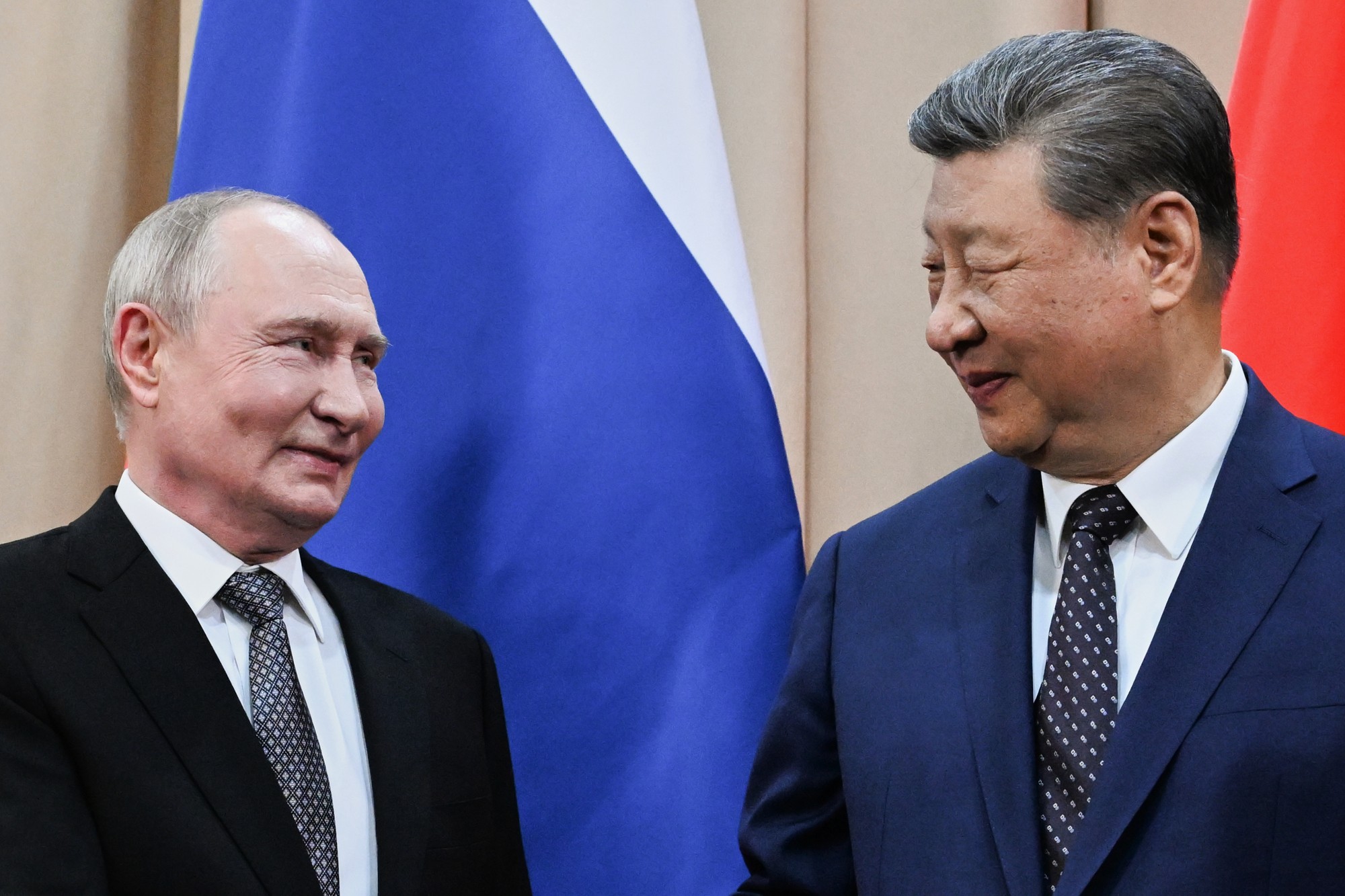 Čínsky prezident Si Ťin-pching s ruským prezidentom Vladimirom Putinom.