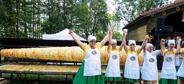 W Żytkiejmach upieczono sękacz gigant. Potrzeba było tysiąca jaj