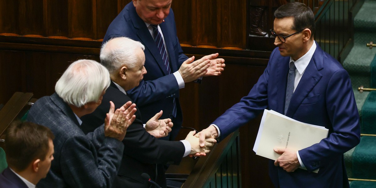 W ostatnich tygodniach poznajemy skalę zarobków ludzi PiS za rządów Zjednoczonej Prawicy.