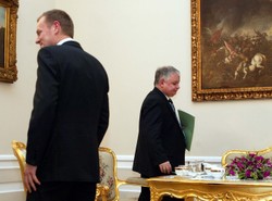 Co rząd ma zrobić z prezydentem?