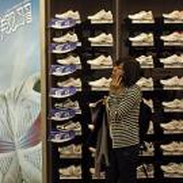 Komisja Europejska utrzymała w czwartek antydumpingowe cła na buty skórzane importowane z Chin i Wietnamu.